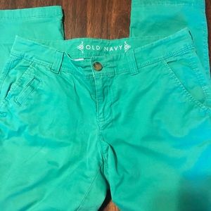 Old Navy Green Capris. SZ6.
